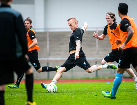 Magnus Eriksson, Malmö FF, lägger ett skott på mål