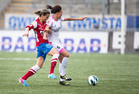 Lucie Martínková KIF Örebro och Katrine Veje FC Malmö