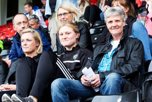 Förbundskapten Pia Sundhage satt på läktaren och följde