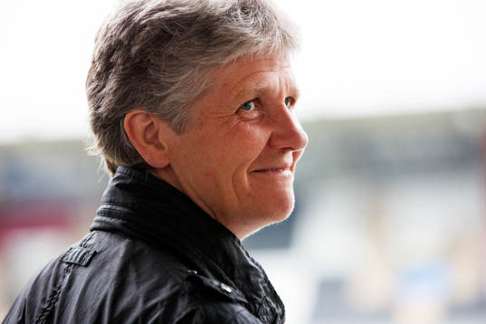 Förbundskapten Pia Sundhage satt på läktaren och följde