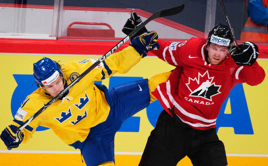 Sveriges Andreas Jämtin i en duell med Kanadas Claude