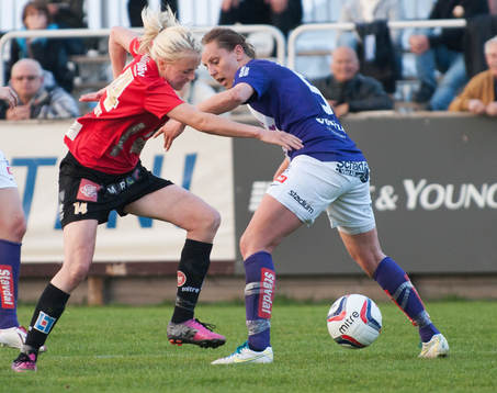 Josefine Öqvist, Kristianstad dribblar Emma Wilhelmsson,