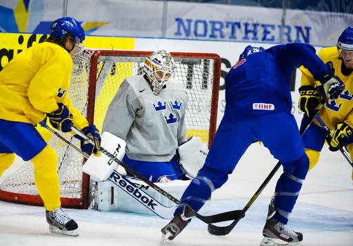 Målvakten Jhonas Enroth tränade med nya benskydd