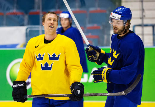 Martin Thörnberg och Niklas Persson skojar med varandra