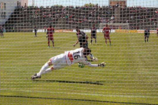 Penalty manque Yannick FERREIRA CARRASCO - 11.05.2013 -