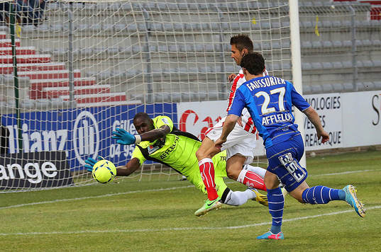 Yohan THURAM ULIEN / Adrian MUTU - 11.05.2013 - Ajaccio /