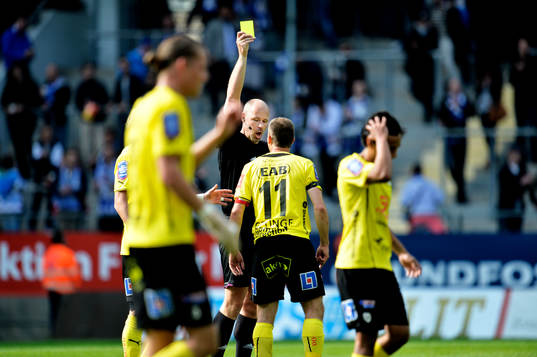 Stefan Selakovic, Halmstad får gult kort i slutet på
