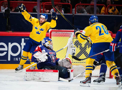 Sveriges Fredrik Pettersson och Joel Lundqvist jublar