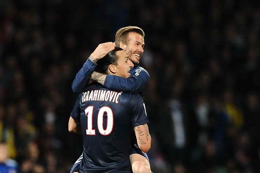 David Beckham kramar om Zlatan Ibrahimovic när Paris Saint