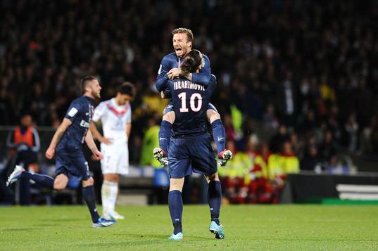 David Beckham kramar om Zlatan Ibrahimovic när Paris Saint