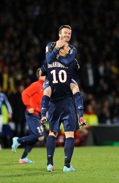 David Beckham kramar om Zlatan Ibrahimovic när Paris Saint