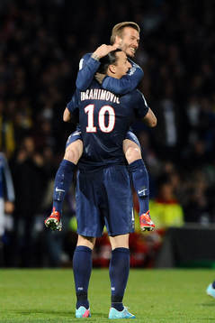 David Beckham kramar om Zlatan Ibrahimovic när Paris Saint
