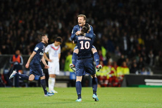 David Beckham kramar om Zlatan Ibrahimovic när Paris Saint