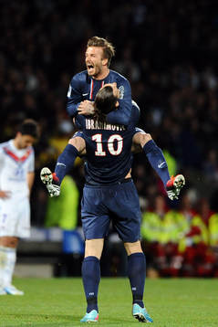 David Beckham kramar om Zlatan Ibrahimovic när Paris Saint