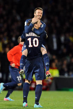 David Beckham kramar om Zlatan Ibrahimovic när Paris Saint