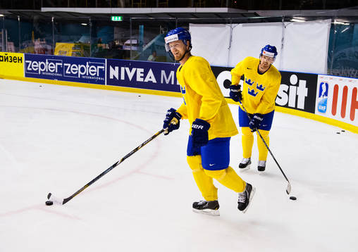 Henrik Sedin och Daniel Sedin på Sveriges träning