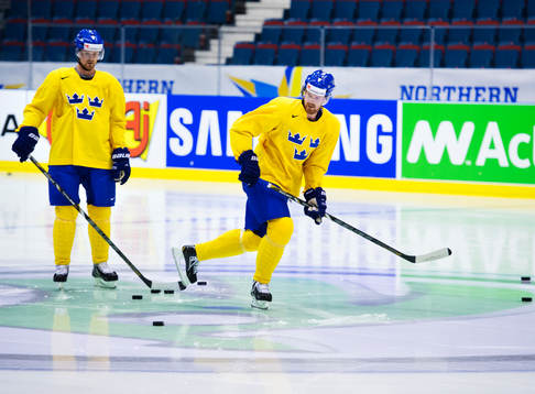Henrik Sedin och Daniel Sedin på Sveriges träning