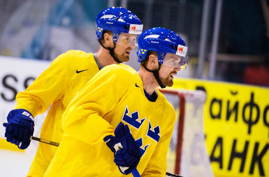 Henrik Sedin och Daniel Sedin på Sveriges träning