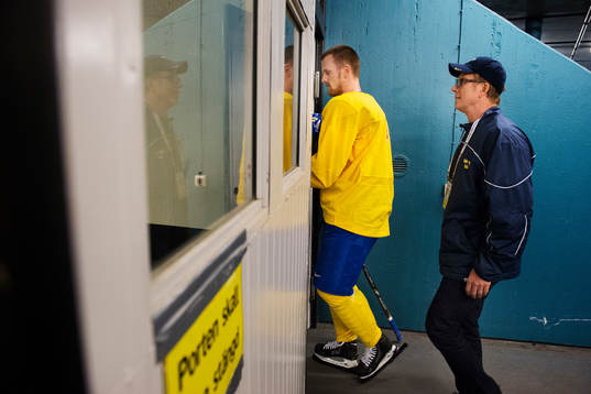 Daniel Sedin lämnar Sveriges träning