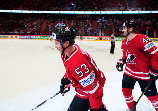 Kanadas Jeff Skinner (v) jublar