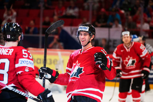 Kanadas Justin Schultz jublar