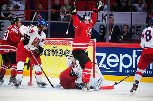 Kanadas Justin Schultz jublar