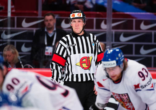 Domaren Morgan Johansson dömde i matchen mellan Kanada och