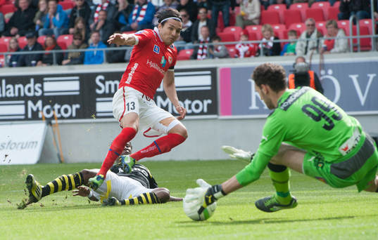 Jättechans när Kennedy Igboananike, AIK, kommer fri med