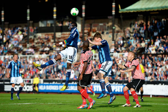 Daniel Amartey,  Djurgården, rensar undan