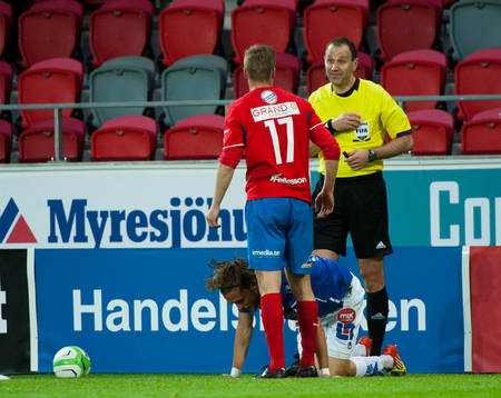 Marcus Bergholtz, får gul kort, Öster, målvakt, Tom