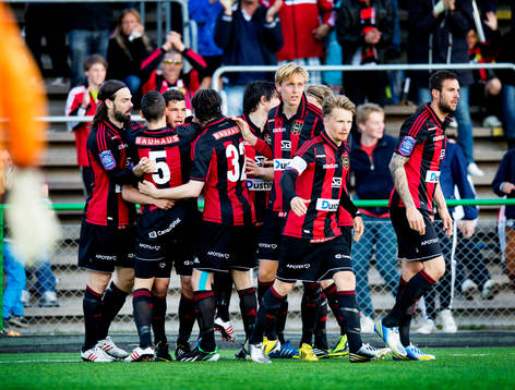 Mauricio Albornoz, Brommapojkarna gratuleras av lagkamrater