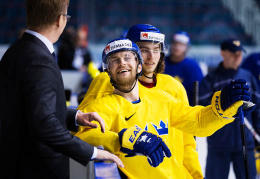 Fredrik Pettersson skrattar