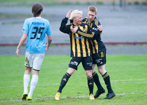 1-0 Joel Svensson, som grattas av Oscar Eriksson
