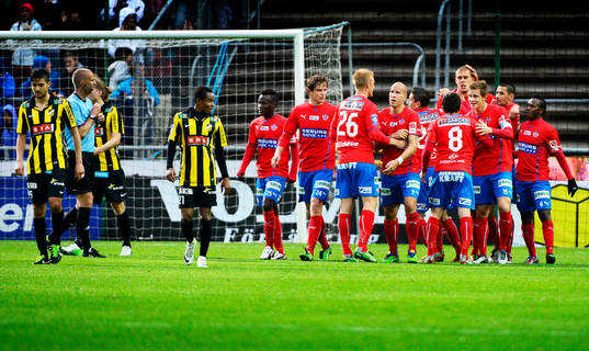 Helsingborg tar ledningen med 1 - 0 av Robin Simovic. Jubel