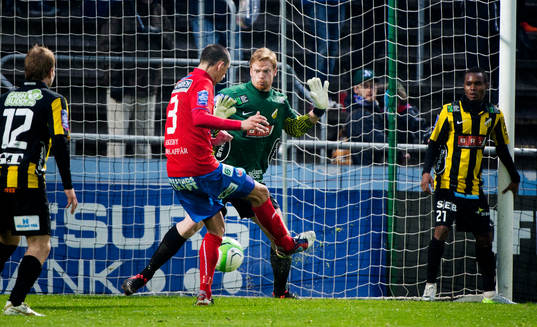 Loret Sadiku, Helsingborg, gör 2 - 0