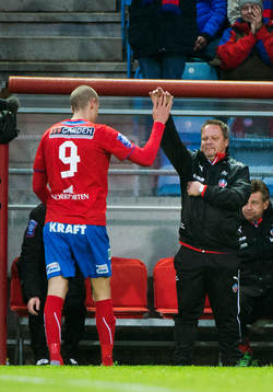Robin Simovic och Roar Hansen, Tränare Helsingborg, gör