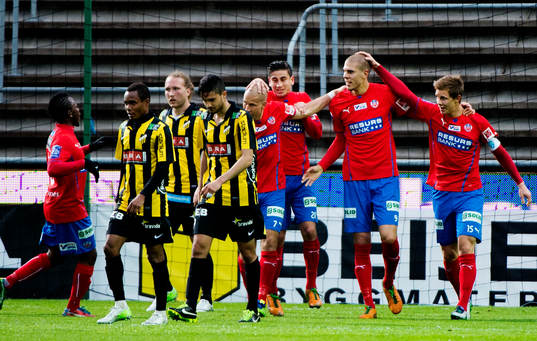 Robin Simovic, Helsingborg har gjort 1-0 och gratuleras