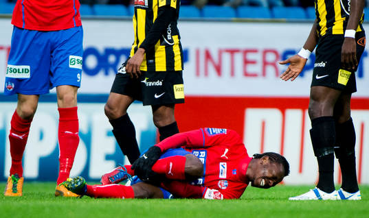 May Mahlangu, Helsingborg, har ont