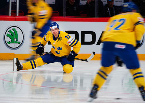 Sveriges Henrik Sedin stretchar