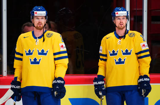 Sveriges Daniel Sedin (v) och Henrik Sedin (h)