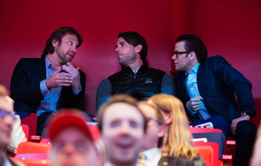 Peter Forsberg (v) pratar med prins Daniel (h)