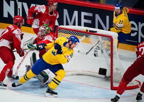 Sveriges Henrik Sedin och Daniel Sedin anfaller runt