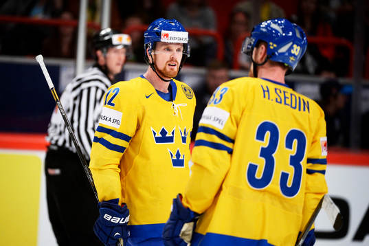 Daniel Sedin och Henrik Sedin i matchen mellan Danmark och