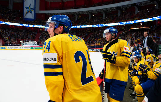 Sveriges Alexander Edler och Petter Granberg i matchen
