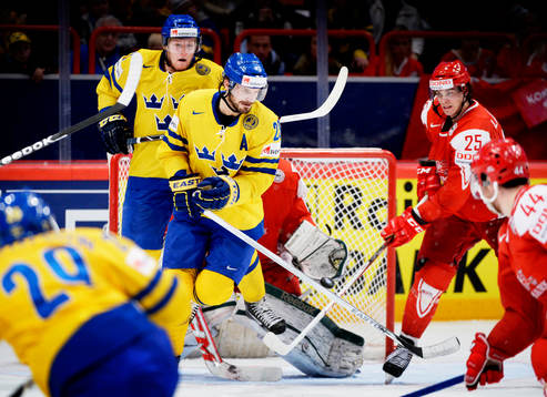 Gabriel Landeskog och Niklas Persson, hoppar och skymmer