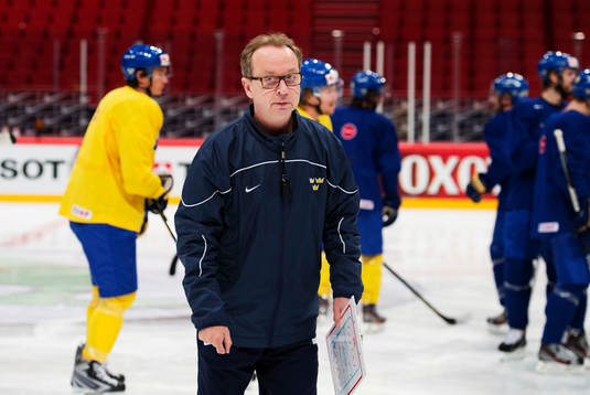 Förbundskapten Pär Mårts på Sveriges träning