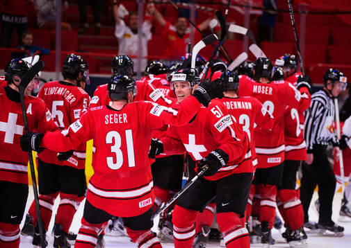 Schweiz Mathias Seger (v), Ryan Gardner (h) och deras