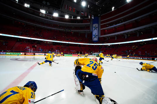 De svenska spelarna värmer upp