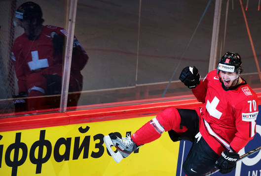 Schweiz Denis Hollenstein jublar