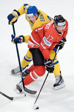 Loui Eriksson, Sverige i kamp om pucken med Wayne Simmonds,